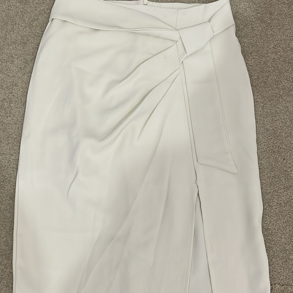 Off white slit skirt